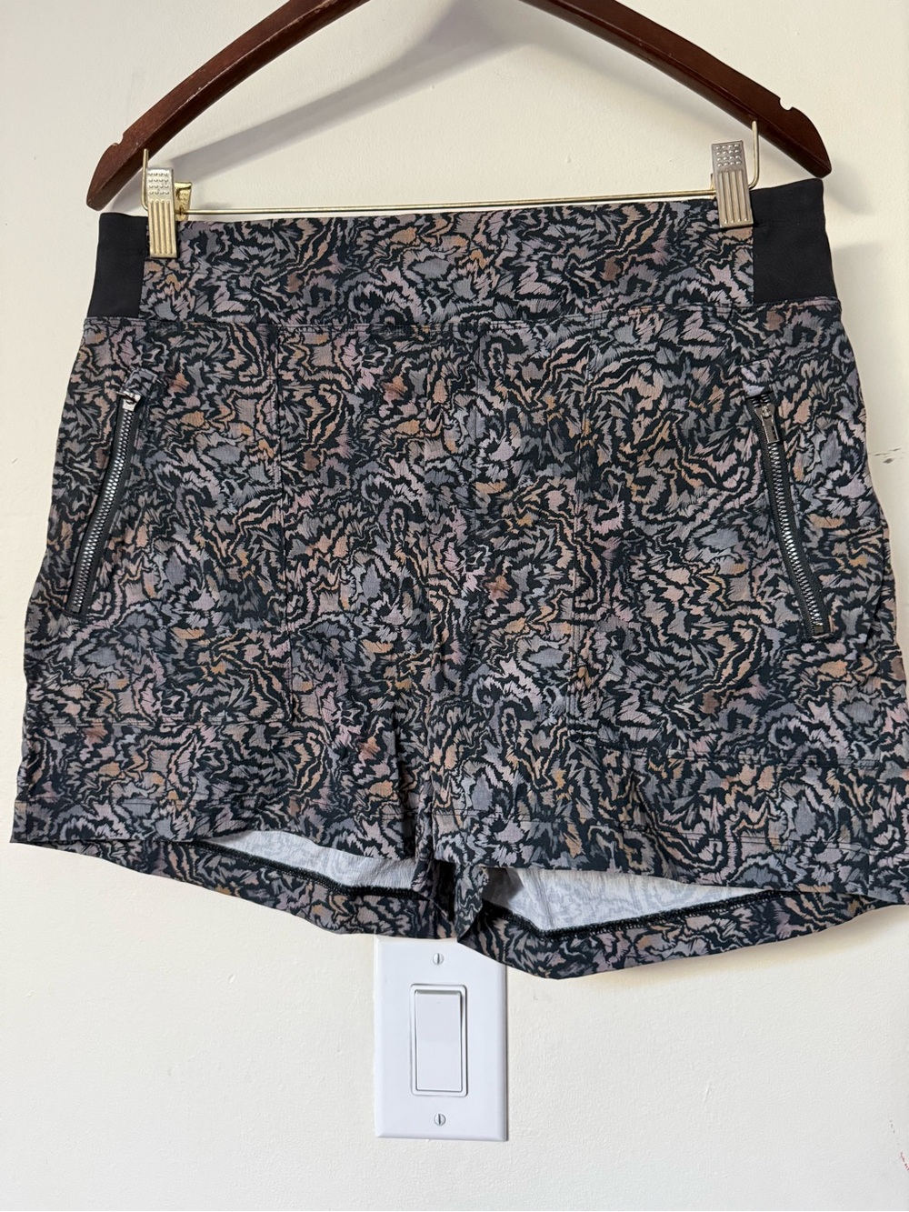 Athleta Black & Taupe Abstract Print Athletic Shorts